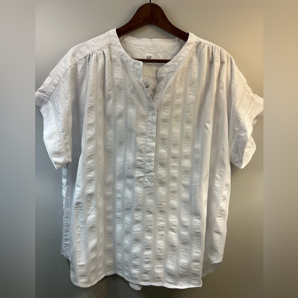 Gap NWT white cap-sleeve blouse